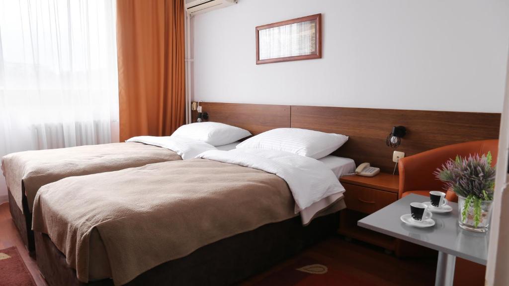 Postel nebo postele na pokoji v ubytování Hotel Srbija-FREE PARKING