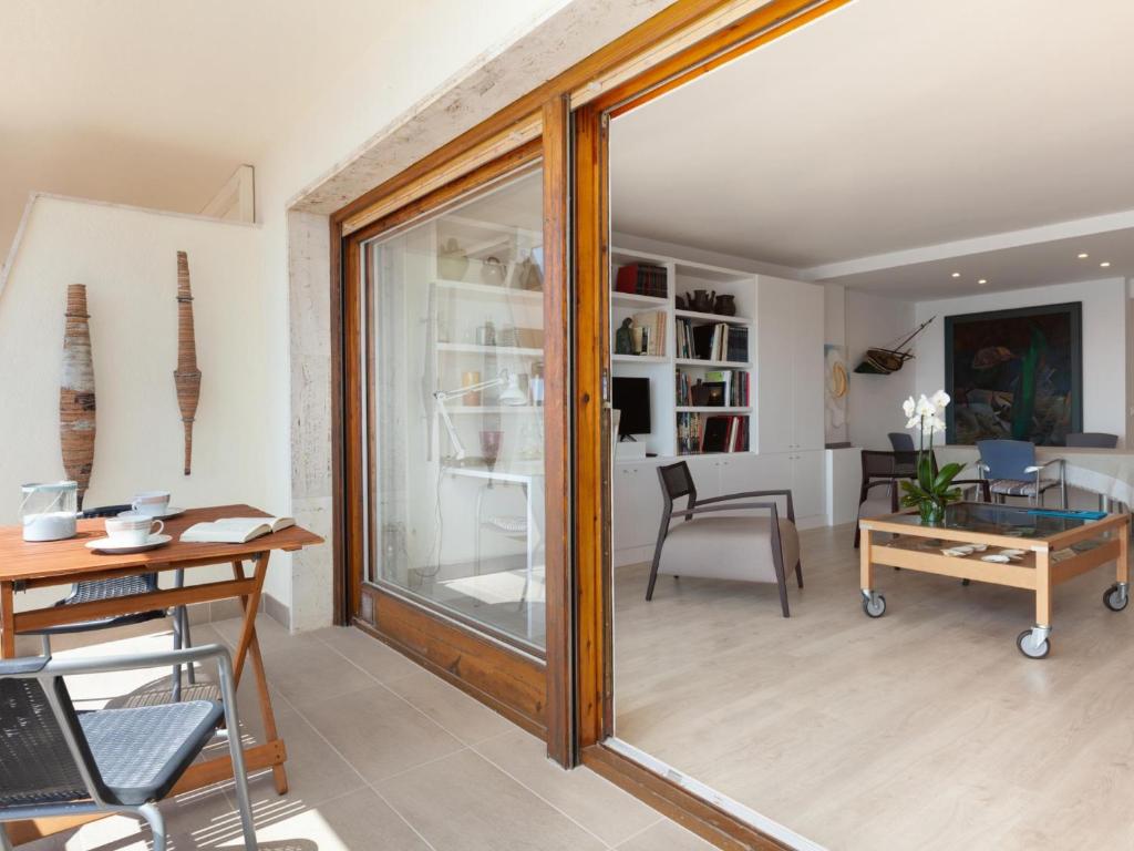 LETS HOLIDAYS APARTMENT SEA VIEWS on the BEACH - Apartment