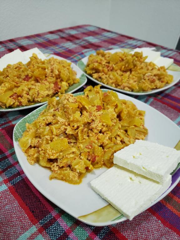 Jídlo v hostelu nebo okolí