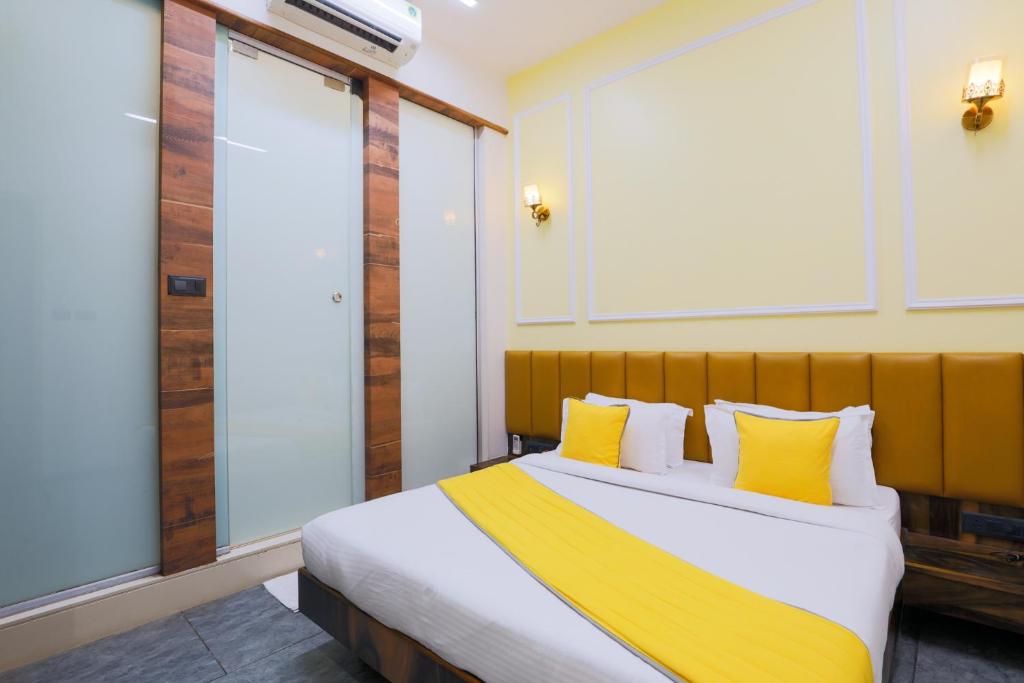 Postel nebo postele na pokoji v ubytování The Cattleya Hotel, Near Mumbai International Airport