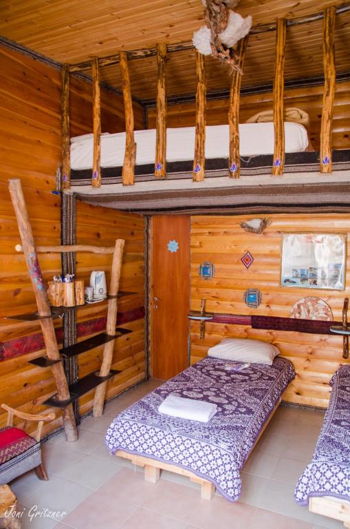 Postel nebo postele na pokoji v ubytování Kfar Hanokdim - Desert Guest Rooms
