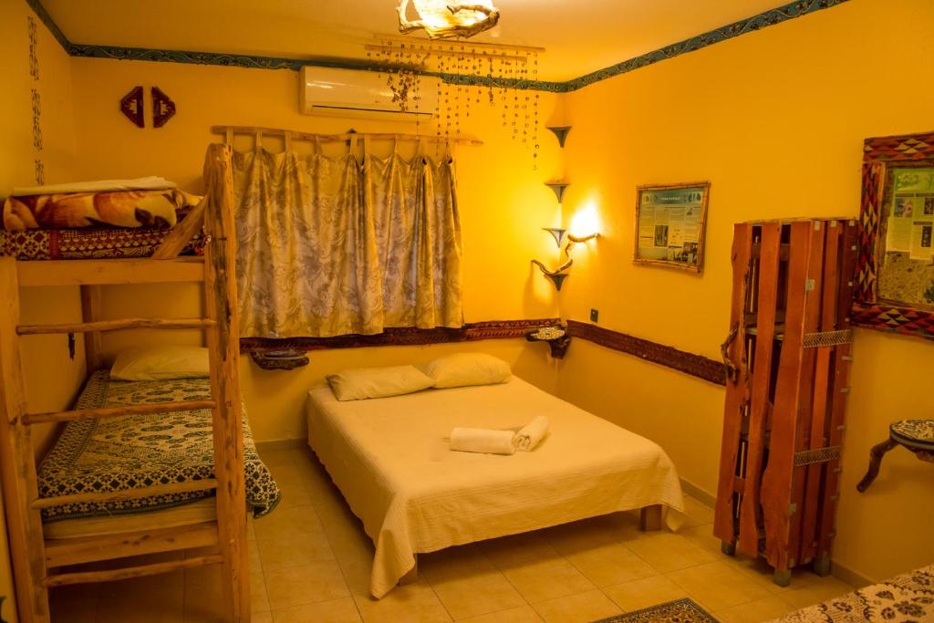 Postel nebo postele na pokoji v ubytování Kfar Hanokdim - Desert Guest Rooms