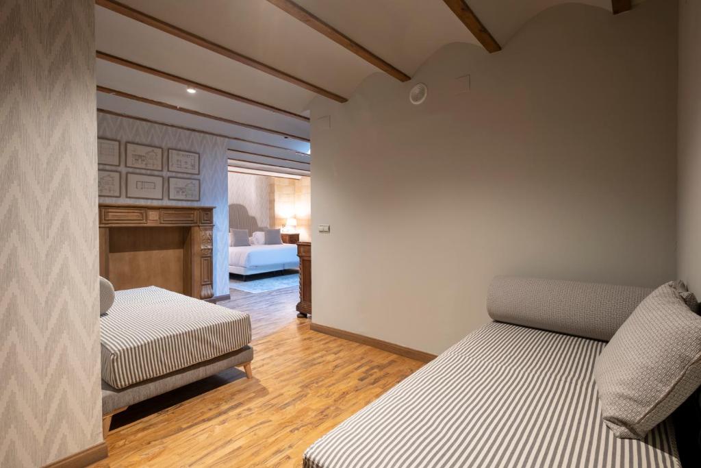 Postel nebo postele na pokoji v ubytování Hotel Cetina Palacio de los Salcedo