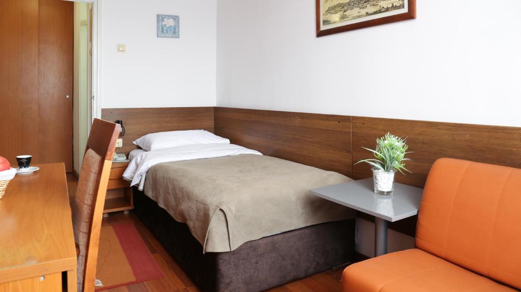 Hotel Srbija-FREE PARKING - 经济单人室免费停车
