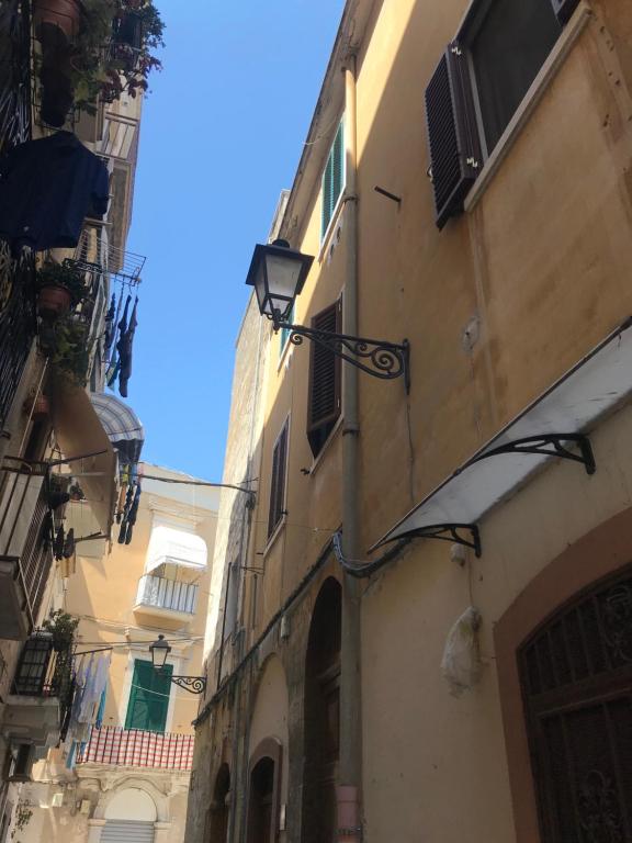 an alley between two buildings in a city at B&B Via dell'Azzurra in Bari