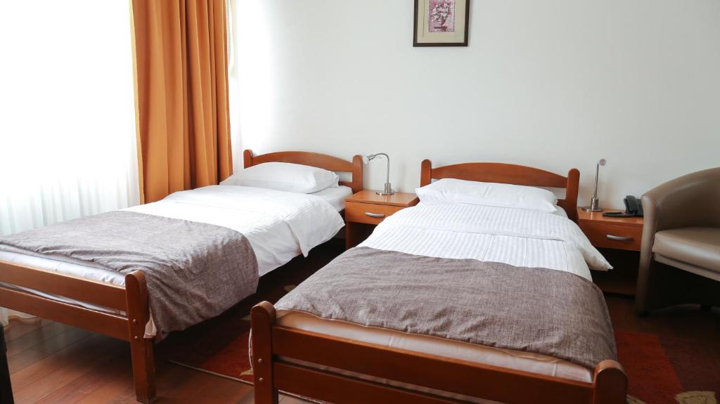 Hotel Srbija-FREE PARKING - Habitación Gemela Con Estacionamiento Gratis
