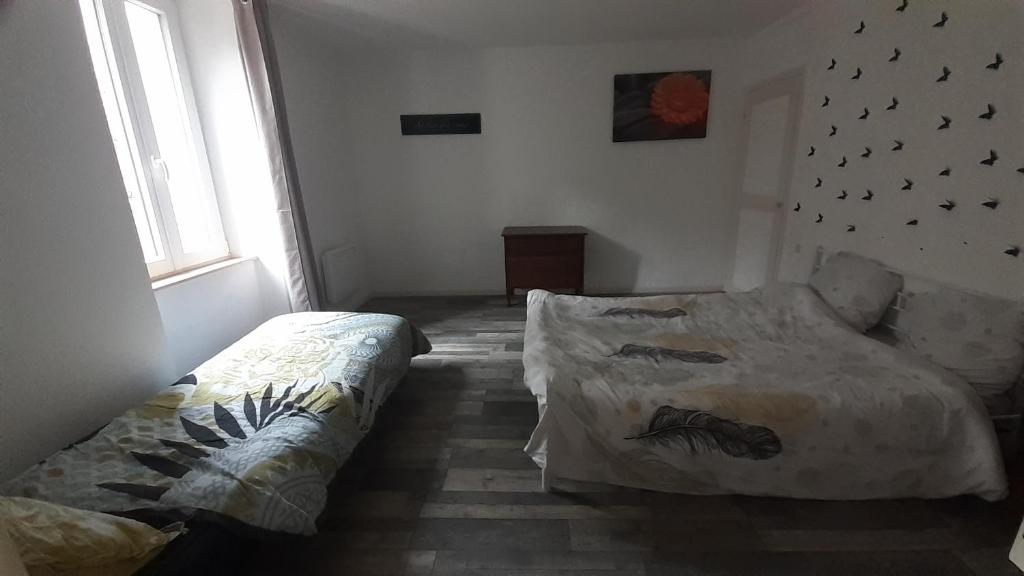 Ein Bett oder Betten in einem Zimmer der Unterkunft Appartemment situ&eacute; a lacaune les bains