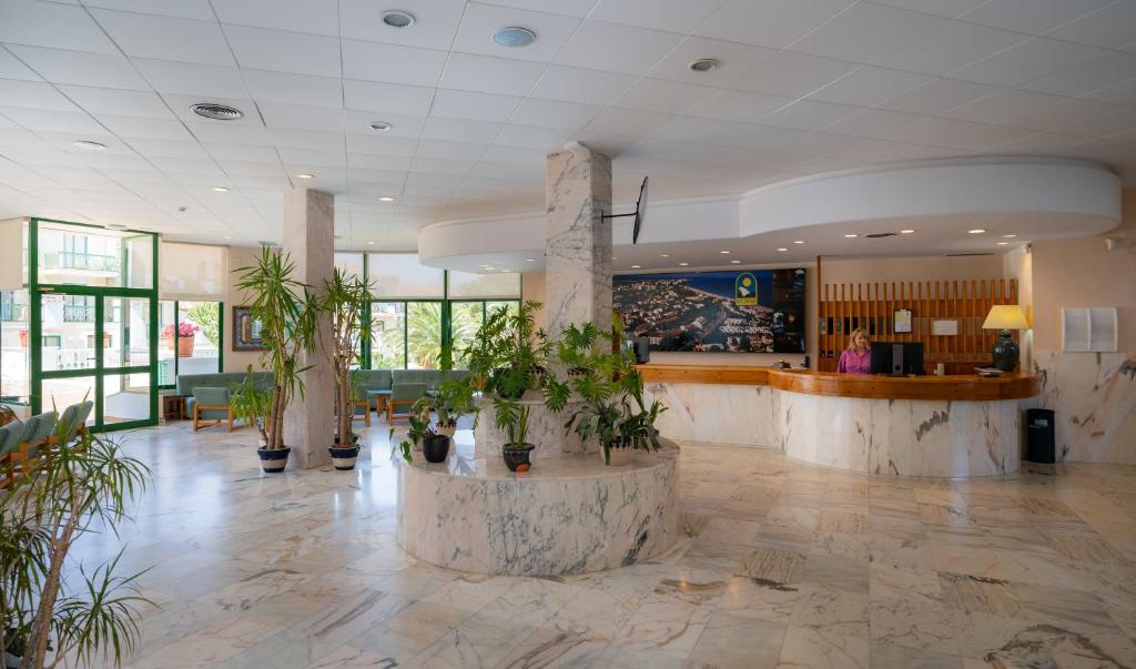 Vstupní hala nebo recepce v ubytování Hotel Pino Alto by ALEGRIA