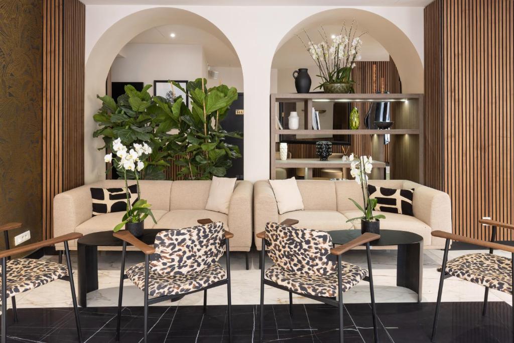 Posezení v ubytování Hotel Khla Nice