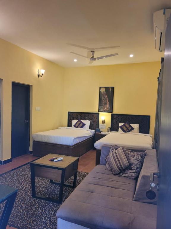 Postel nebo postele na pokoji v ubytování Tuli Veer Bagh Resort