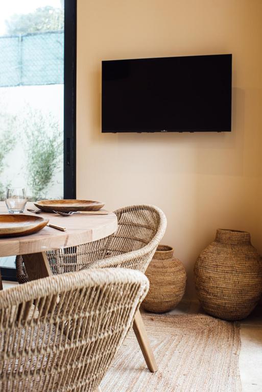Telewizja i/lub zestaw kina domowego w obiekcie Villas Alemagou