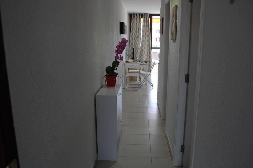 a hallway with a refrigerator with a plant on it at Viña del Mar, Disfruta del Relax in Playa de las Americas