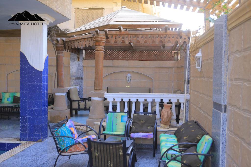 Posezení v ubytování Pyramita Hotel
