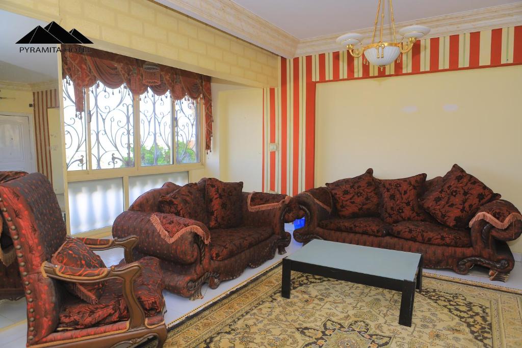 Posezení v ubytování Pyramita Hotel