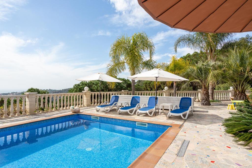 Bazén v ubytování Villa Casa Pollino in Lloret de Mar nebo v jeho okolí