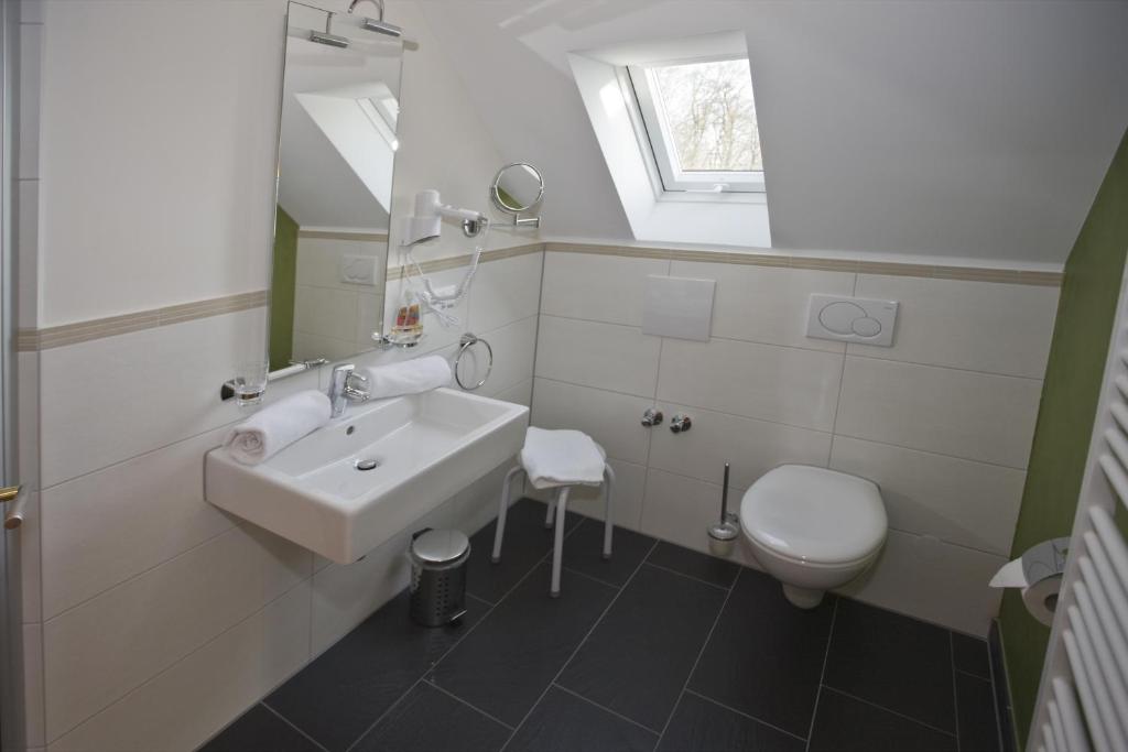 Hotel Schuberths am Schloss - Comfort Triple Room With Shower