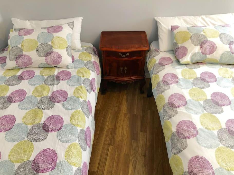 A bed or beds in a room at El Balcó del Bastareny Apartamento renovado 6p