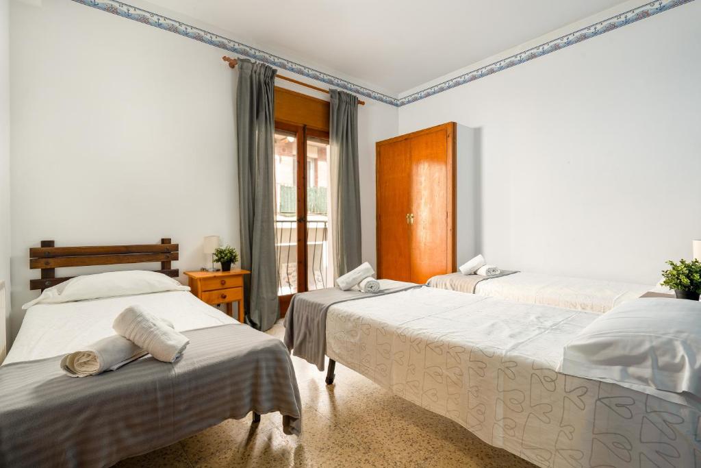 Postel nebo postele na pokoji v ubytování Hostal La Marina