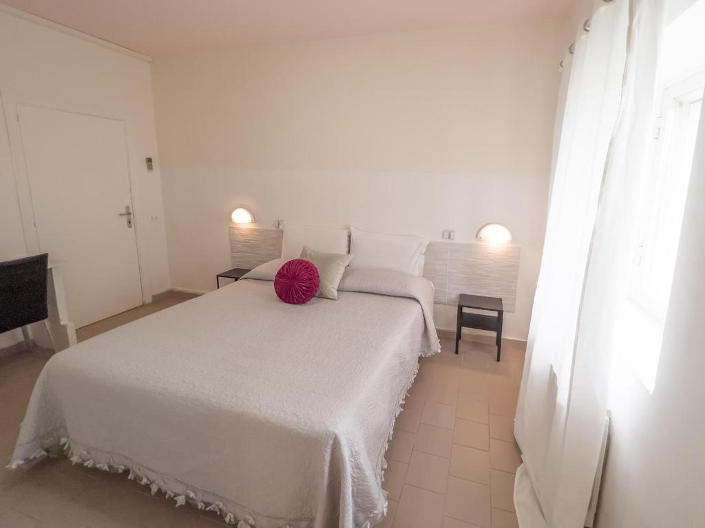 A bed or beds in a room at lidodubaihotel