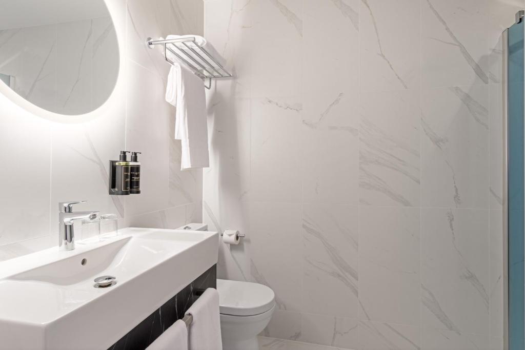 Ikonik Gran Vía - 12