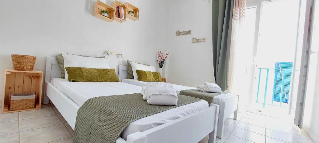 Postel nebo postele na pokoji v ubytování Kato Yialos Paros