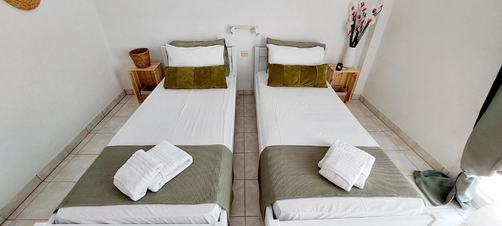 Postel nebo postele na pokoji v ubytování Kato Yialos Paros