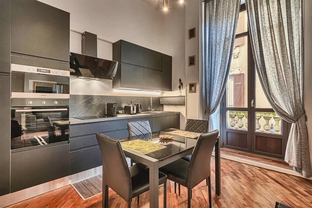 A kitchen or kitchenette at Luxury suite Como