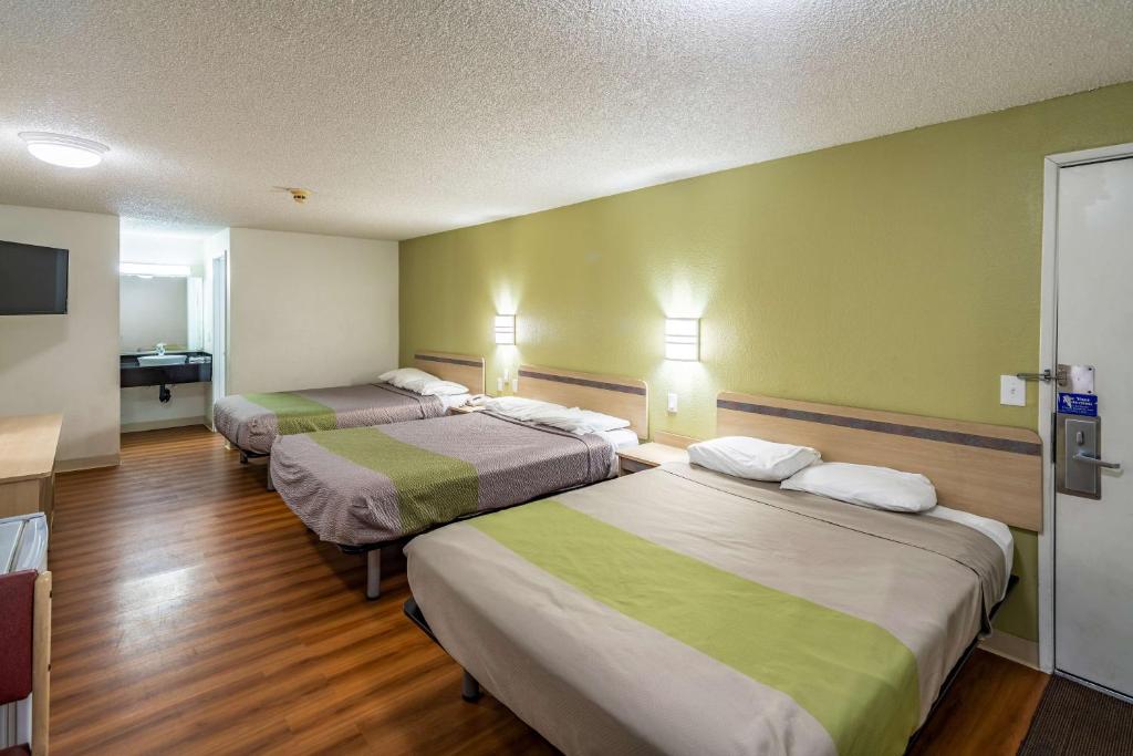 Postel nebo postele na pokoji v ubytování Motel 6 Clarkston WA