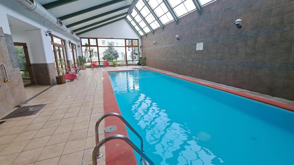 Bazén v ubytování Hotel Diego de Almagro Punta Arenas nebo v jeho okolí