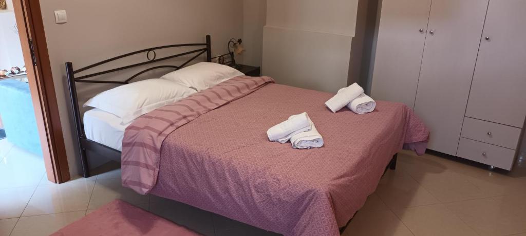 Postel nebo postele na pokoji v ubytování Mary's apartment