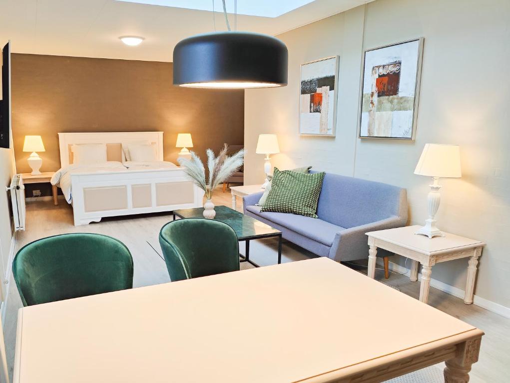 Posezení v ubytování Rønnes Hotel