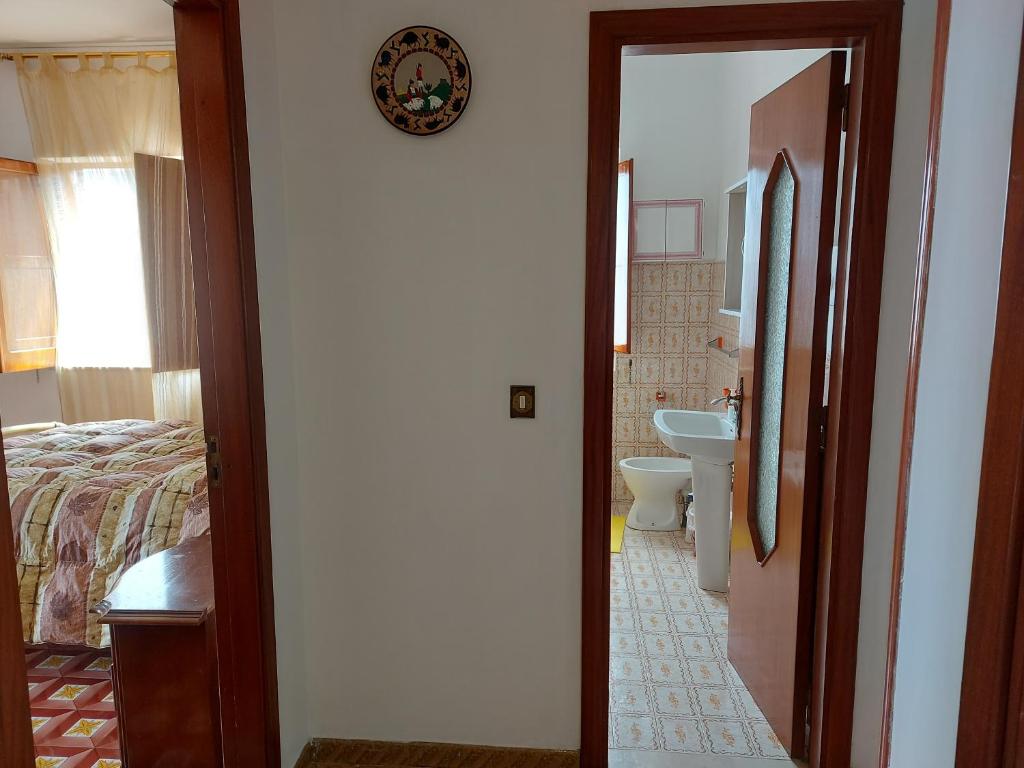 Łóżko lub łóżka w pokoju w obiekcie Margherita house sorrento