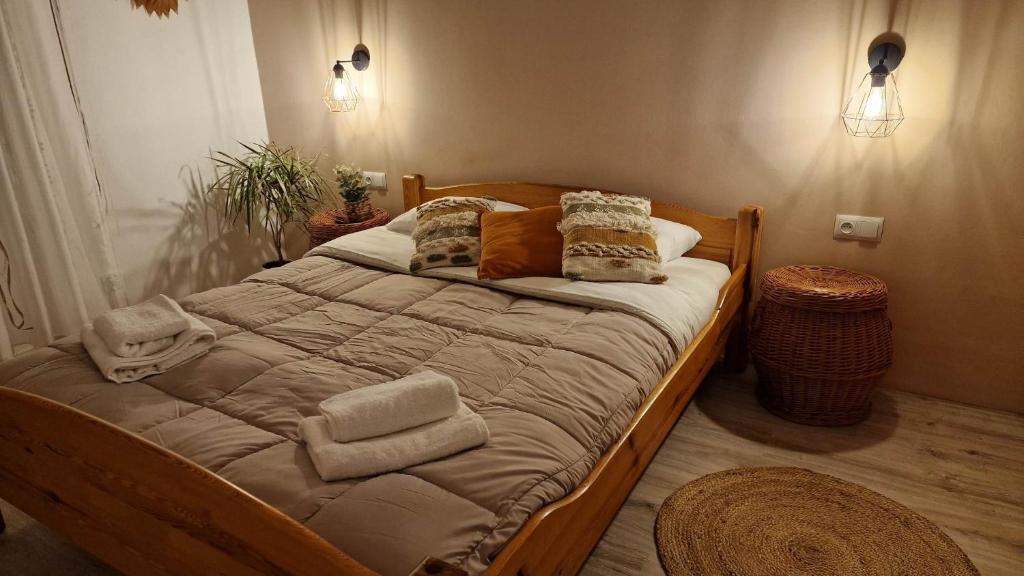 a bed with towels on it in a bedroom at BOHO ROOMS MARTA in Priolo Gargallo