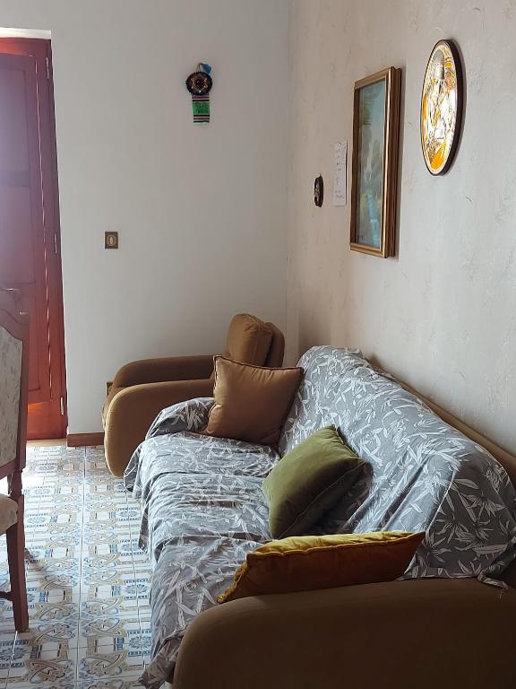 Łóżko lub łóżka w pokoju w obiekcie Margherita house sorrento