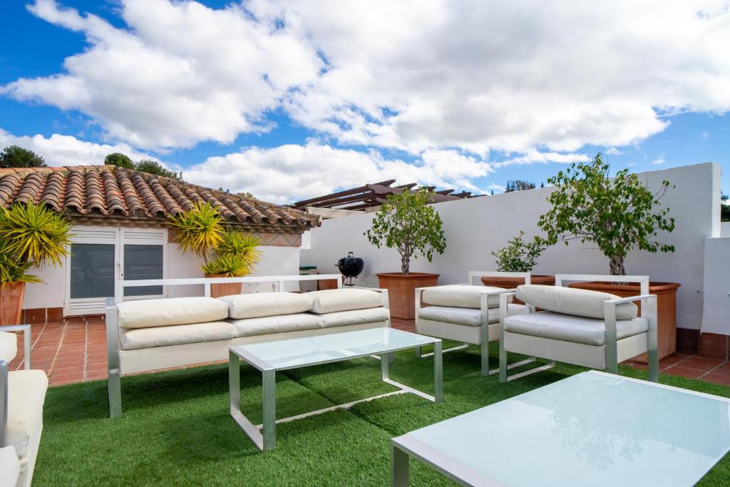 A seating area at El Lago de Los Arqueros 2 bedrooms penthouse en Benahavis