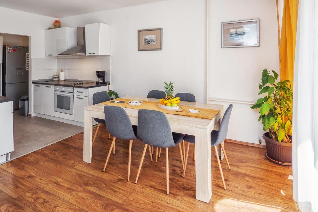 Kuchyň nebo kuchyňský kout v ubytování Apartman Neda