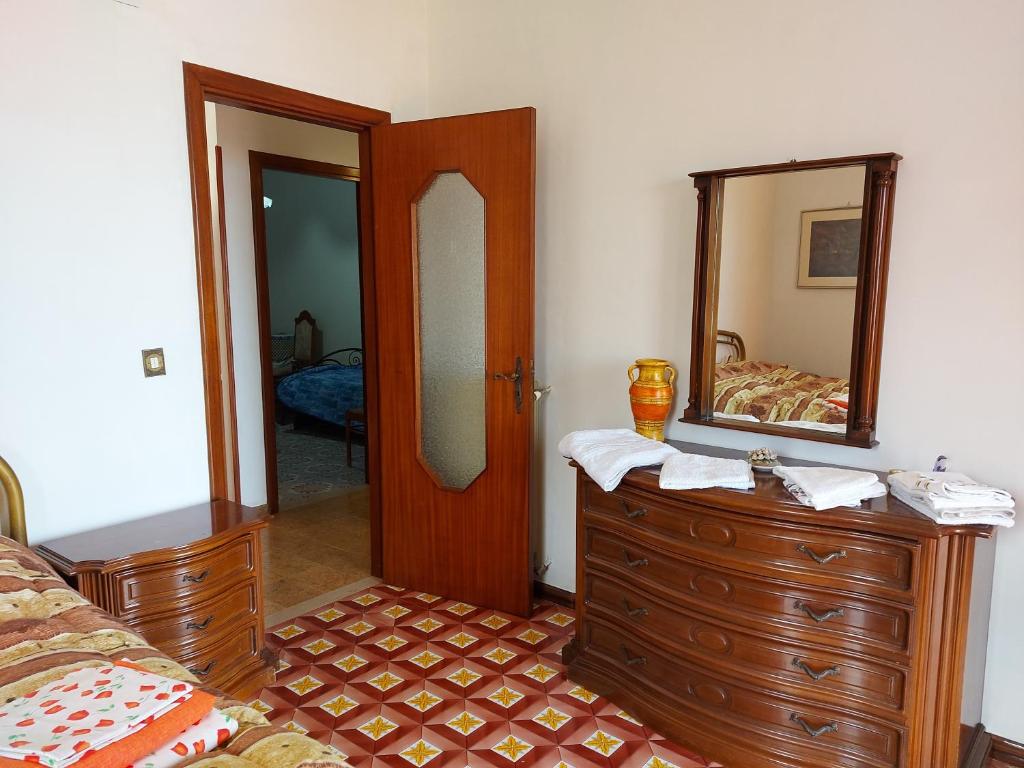 Łóżko lub łóżka w pokoju w obiekcie Margherita house sorrento
