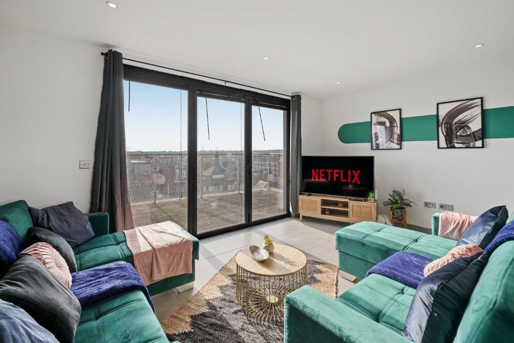 a living room with two couches and a tv at Stunning Penthouse in Chelmsford - Large Rooftop in Chelmsford