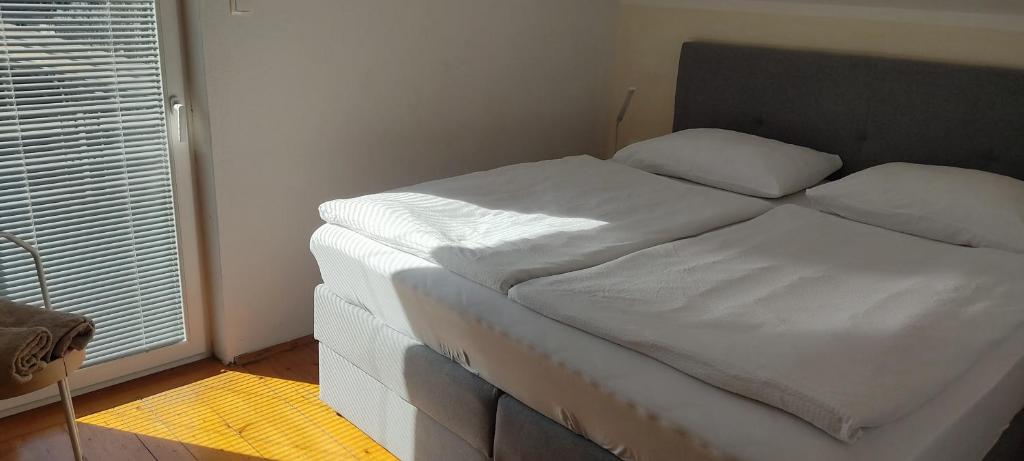 Postel nebo postele na pokoji v ubytování Hacienda Bled Rooms