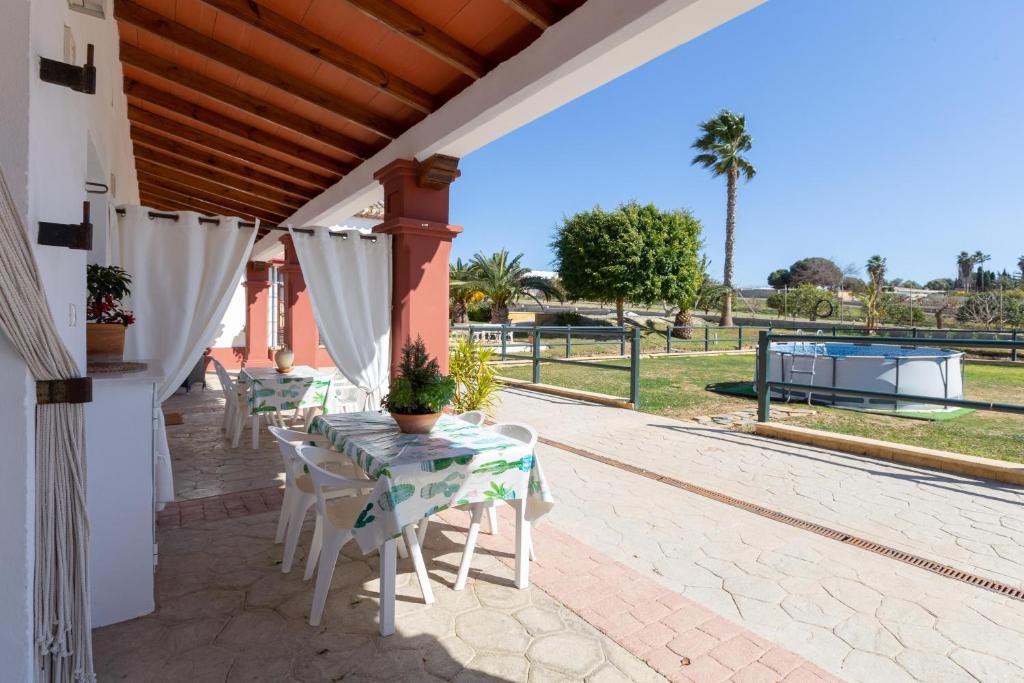 Bazén v ubytovaní Finca El Altabacar alebo v jeho blízkosti