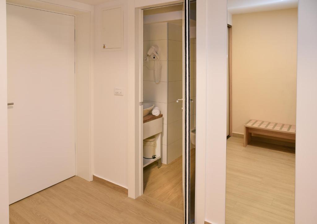 Postel nebo postele na pokoji v ubytování Šangulin Palace M