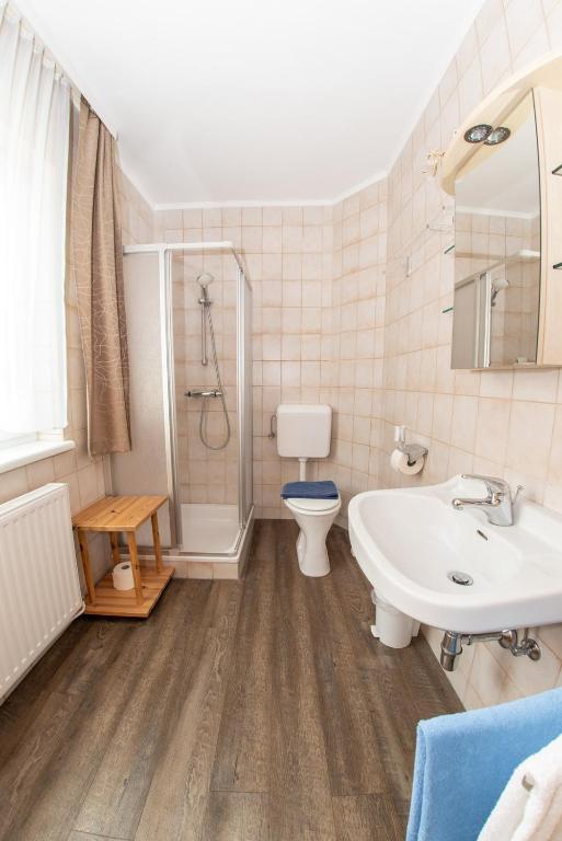 Kúpeľňa v ubytovaní Gästehaus-Pension Familie Dwars