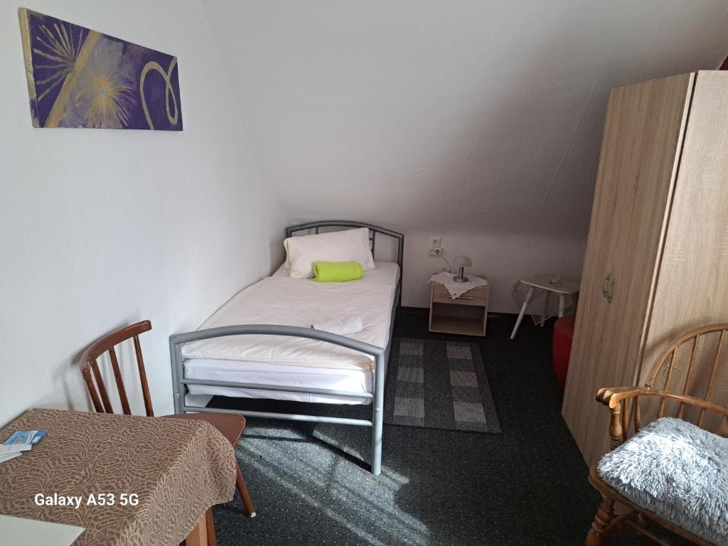 pension sonne - Single Room With Shared Shower And Toilet