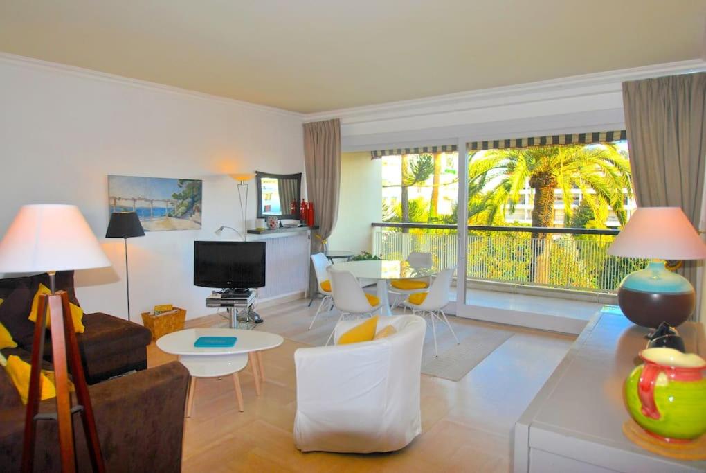 Zdjęcie z galerii obiektu Croisette Immo Moderne 2 Chambres 2SDB Proche rue d'antibes w Cannes