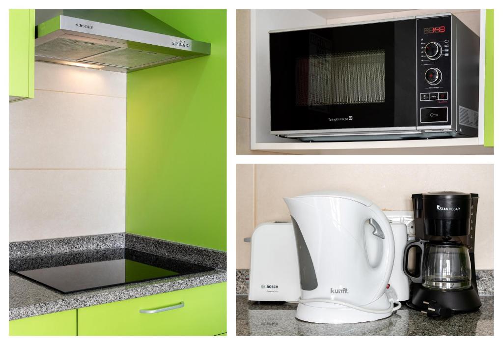 Kuchyň nebo kuchyňský kout v ubytování Apartamentos Mirante da Rocha