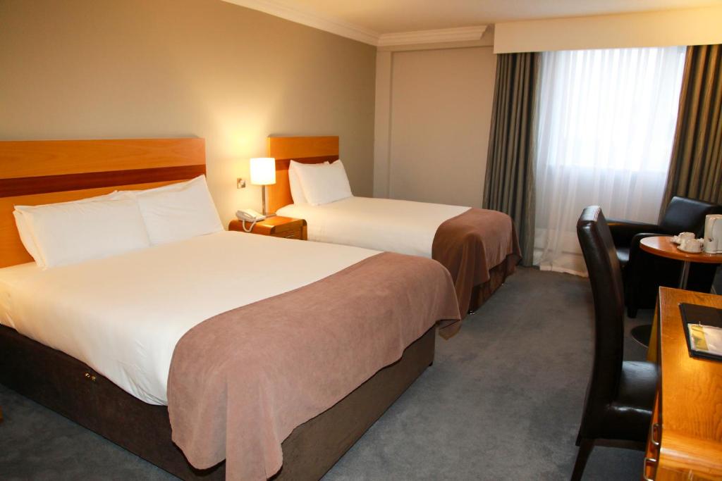 Postel nebo postele na pokoji v ubytování Green Isle Hotel, Dublin