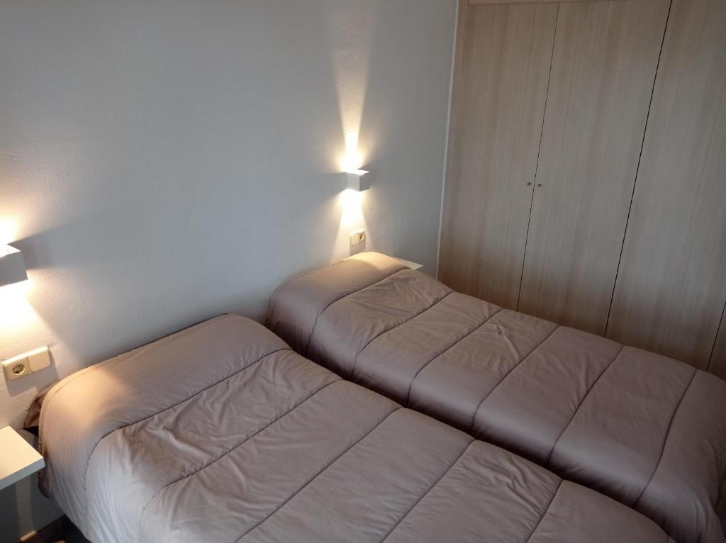 Postel nebo postele na pokoji v ubytování Residencial Xeresa del Monte Solo Familias Serviplaya