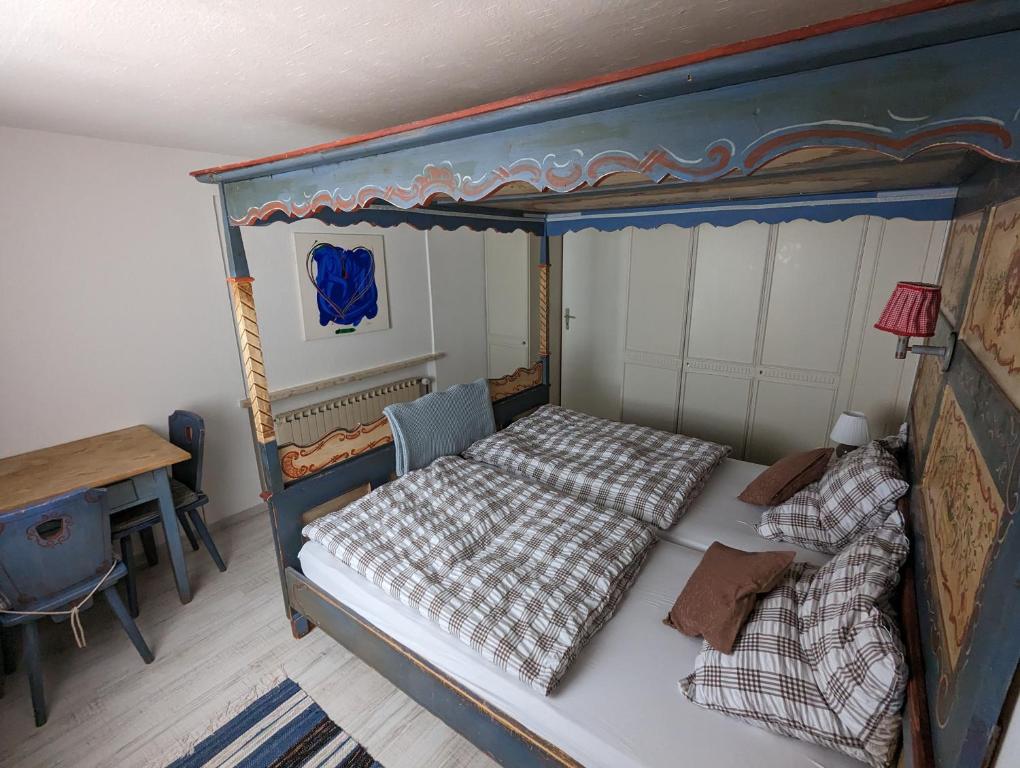 Postel nebo postele na pokoji v ubytování Haus Edelweiss Jungholz