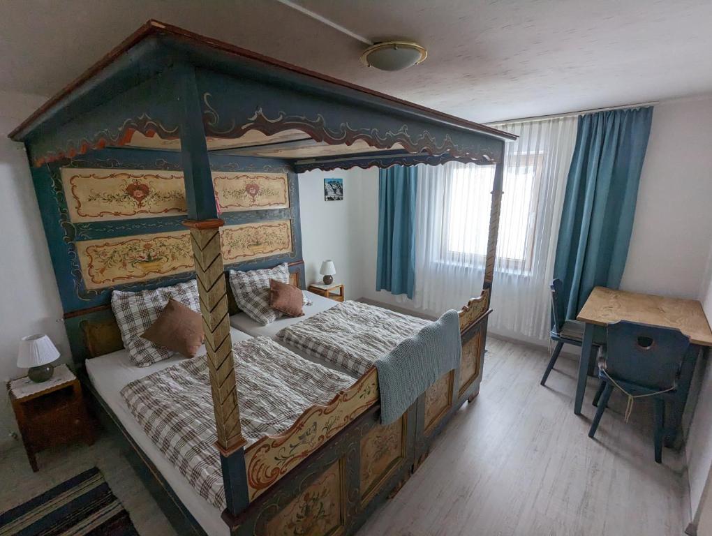 Postel nebo postele na pokoji v ubytování Haus Edelweiss Jungholz