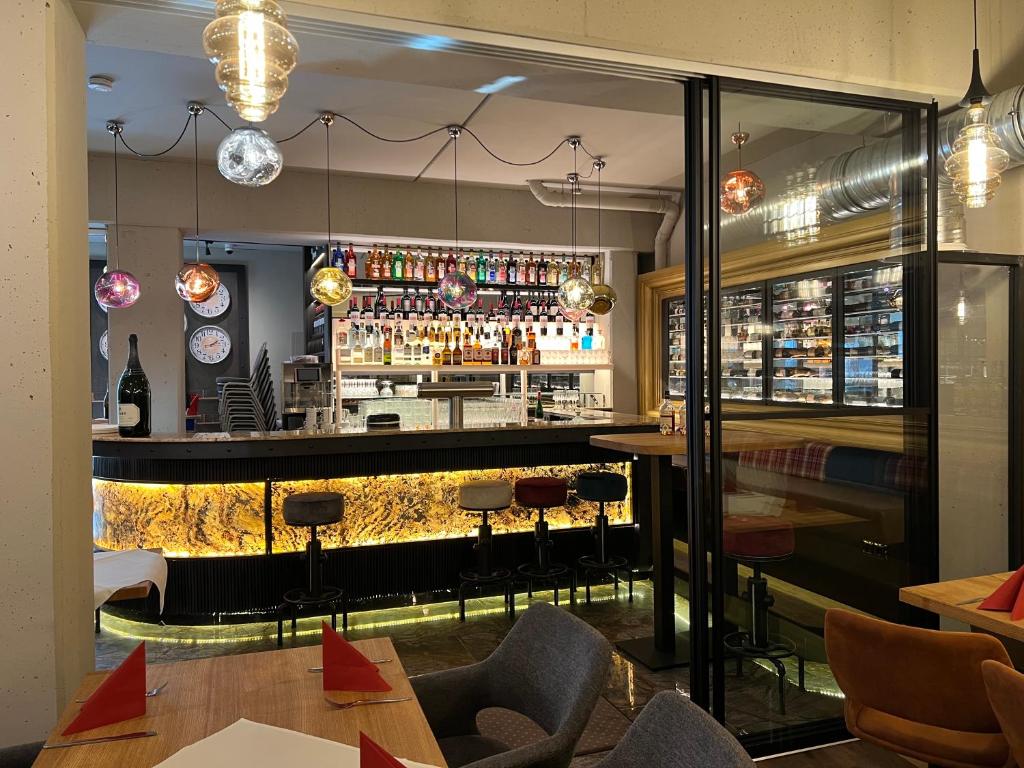Lounge nebo bar v ubytování Hotel Ammerländer Hof